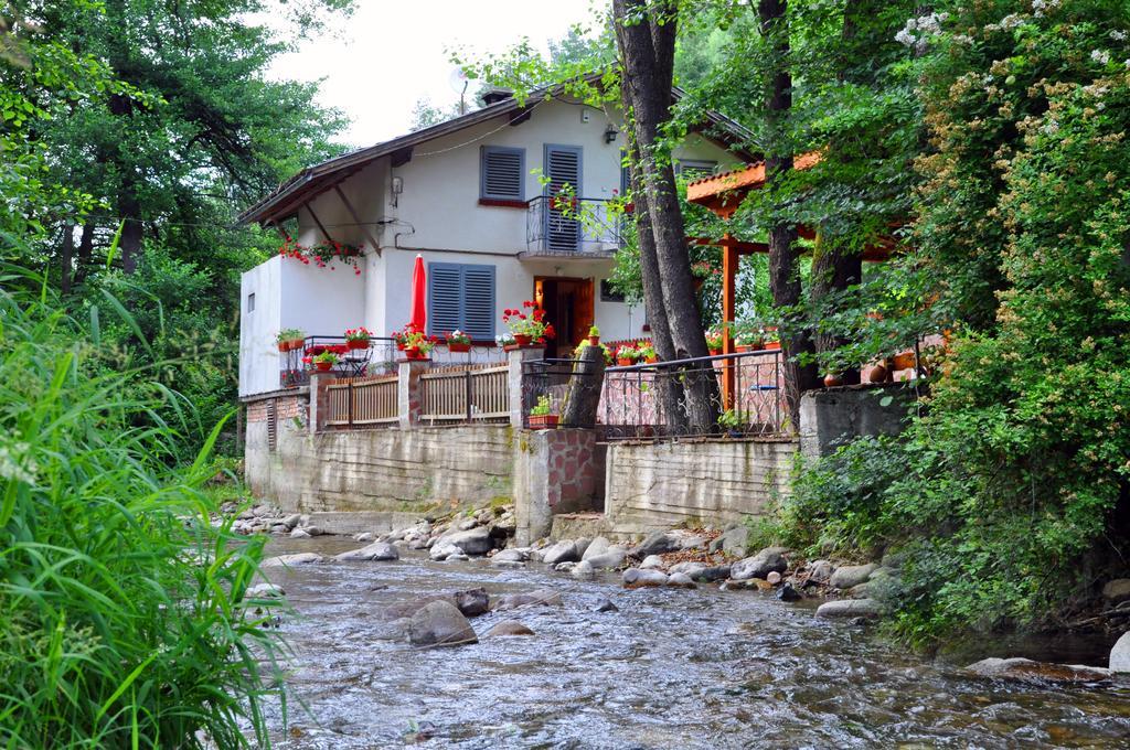 House By The River Teteven Habitación foto