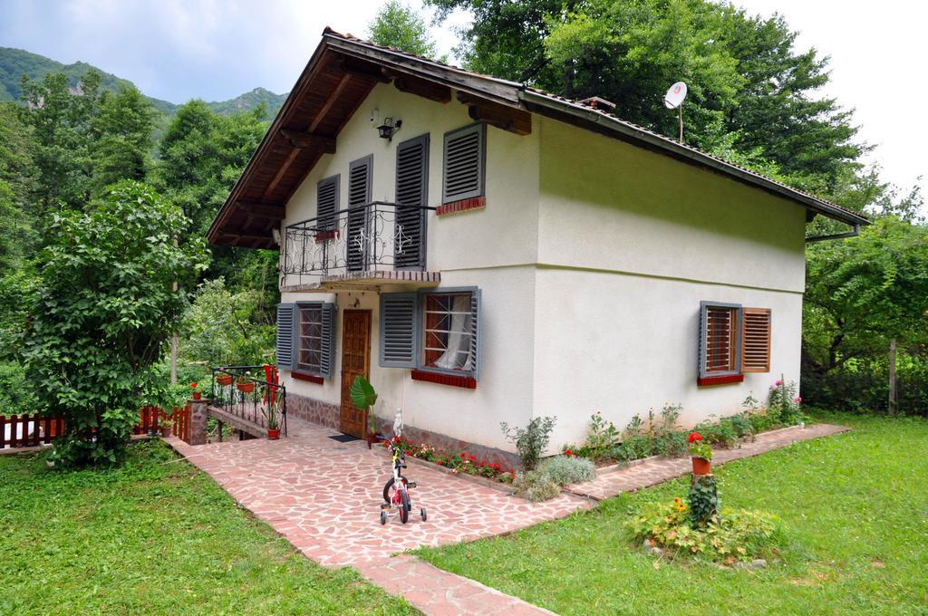 House By The River Teteven Habitación foto